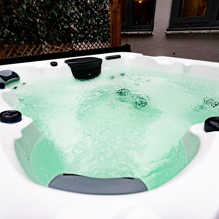 The Gathering @ Liver House - Hot Tub - Near Liverpool - Sleeps Up To 20 بيركينهيد المظهر الخارجي الصورة