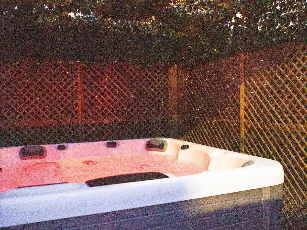 The Gathering @ Liver House - Hot Tub - Near Liverpool - Sleeps Up To 20 بيركينهيد المظهر الخارجي الصورة