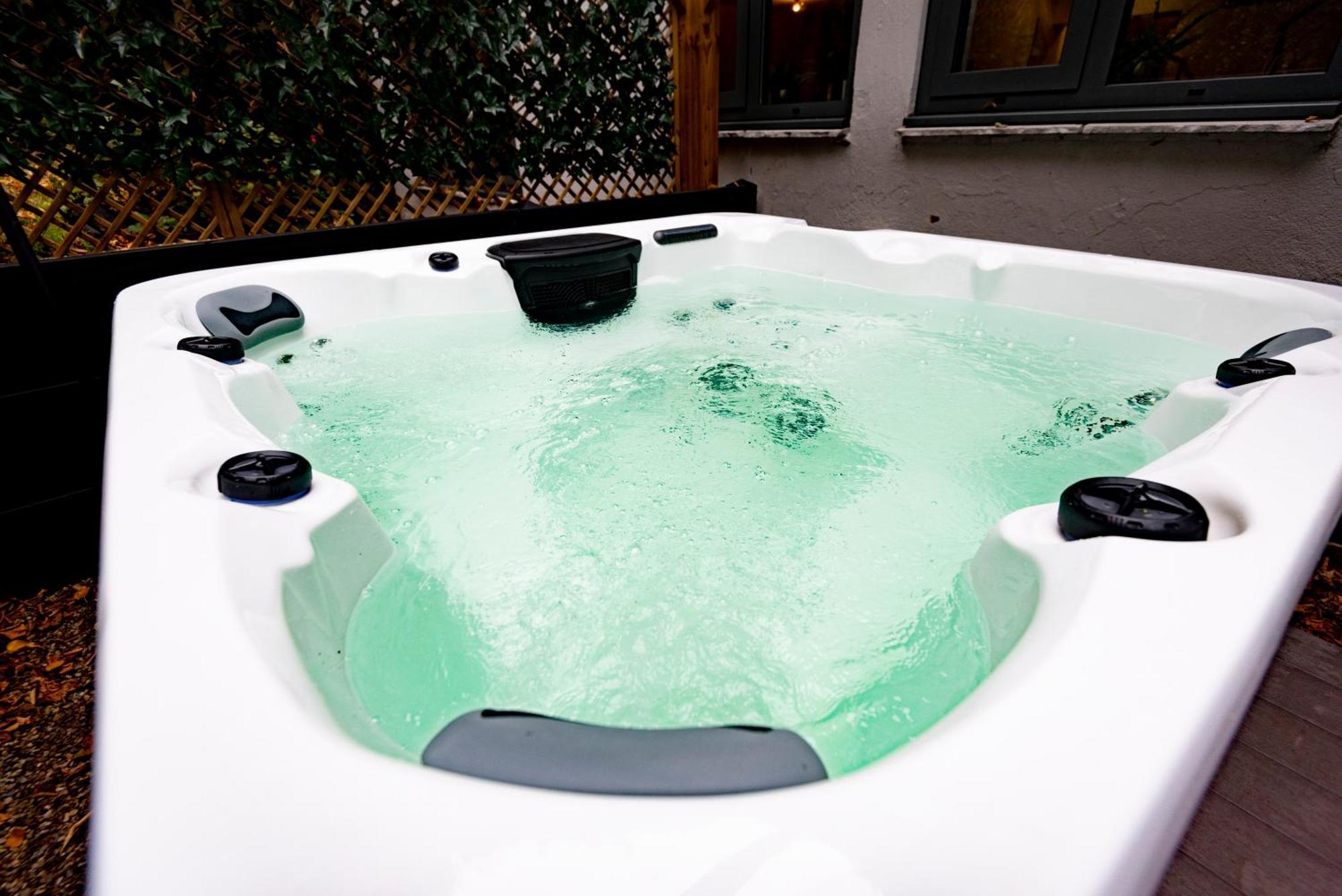 The Gathering @ Liver House - Hot Tub - Near Liverpool - Sleeps Up To 20 بيركينهيد المظهر الخارجي الصورة